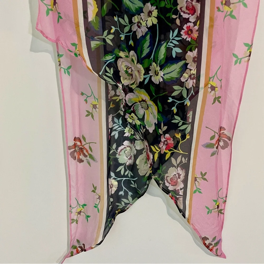 🎉⬇️ cabi Flaunt Scarf #5581 - Picture 5 of 7